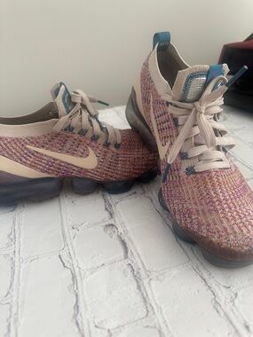 Womens size 10 Nike Pink Beige Multicolor Flyknit VaporMax Sneakers